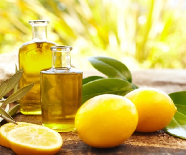 Lemon Essential Oil_enl.jpg